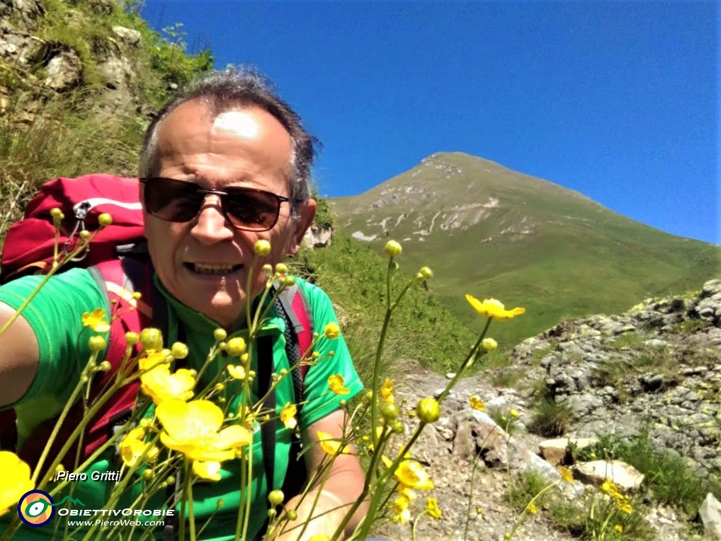 26 Dietro l'angolo ecco spuntare il Monte Vindiolo.jpg